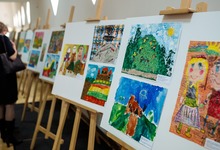 Kviečiame dalyvauti tarptautiniame piešinių ir fotografijos darbų konkurse „Trijų spalvų istorija“, skirtame Pasaulio lietuvių metams